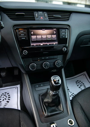 Skoda Octavia cena 39999 przebieg: 200000, rok produkcji 2018 z Płock małe 277
